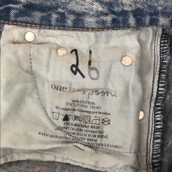 One Teaspoon Size 26 Light Wash Shorts - Picture 3 of 3
